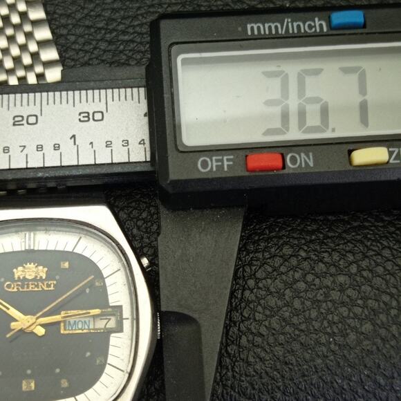 Vintage 1989 Square Orient Automatic Mens Silver Watch W/daydate - Picture 7 of 9